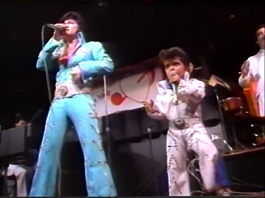 <p>Fã declarado de artistas como Michael Jackson e Elvis Presley, ele já se apresentava quando pequeno com a banda da família, a “The Love Notes”.</p><?php if (strpos(site('ds_site_link'), '/apostas') === false): ?>

    </div>

    <div class=