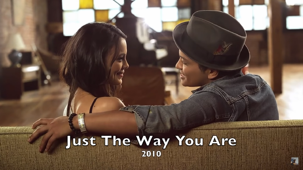 <p>No entanto, foi com o single “Just The Way You Are” que Mars despontou de vez. A música foi sucesso absoluto de público e atingiu o topo da “Billboard Hot” 100 por quatro semanas seguidas.</p>
