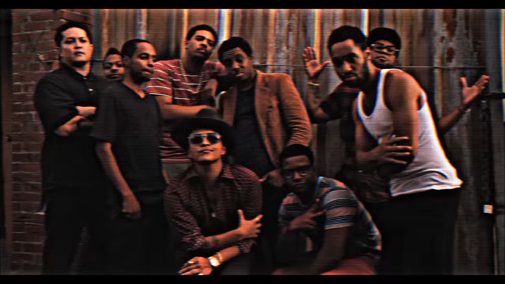 <p>Um dos singles do álbum foi “Locked Out of Heaven”, que chegou rapidamente ao primeiro lugar da lista da Billboard.</p>
