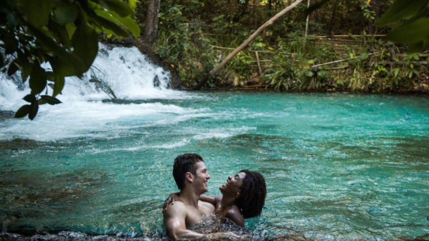 <p>Jalapão já foi palco de produções audiovisuais como a 18ª temporada do reality show da rede americana CBS, em 2009. Ele foi nomeado como ‘Survivor: Tocantis’. Além disso, entre 2017 e 2018, foi cenário da novela ‘O Outro Lado do Paraíso’, da Globo</p>
