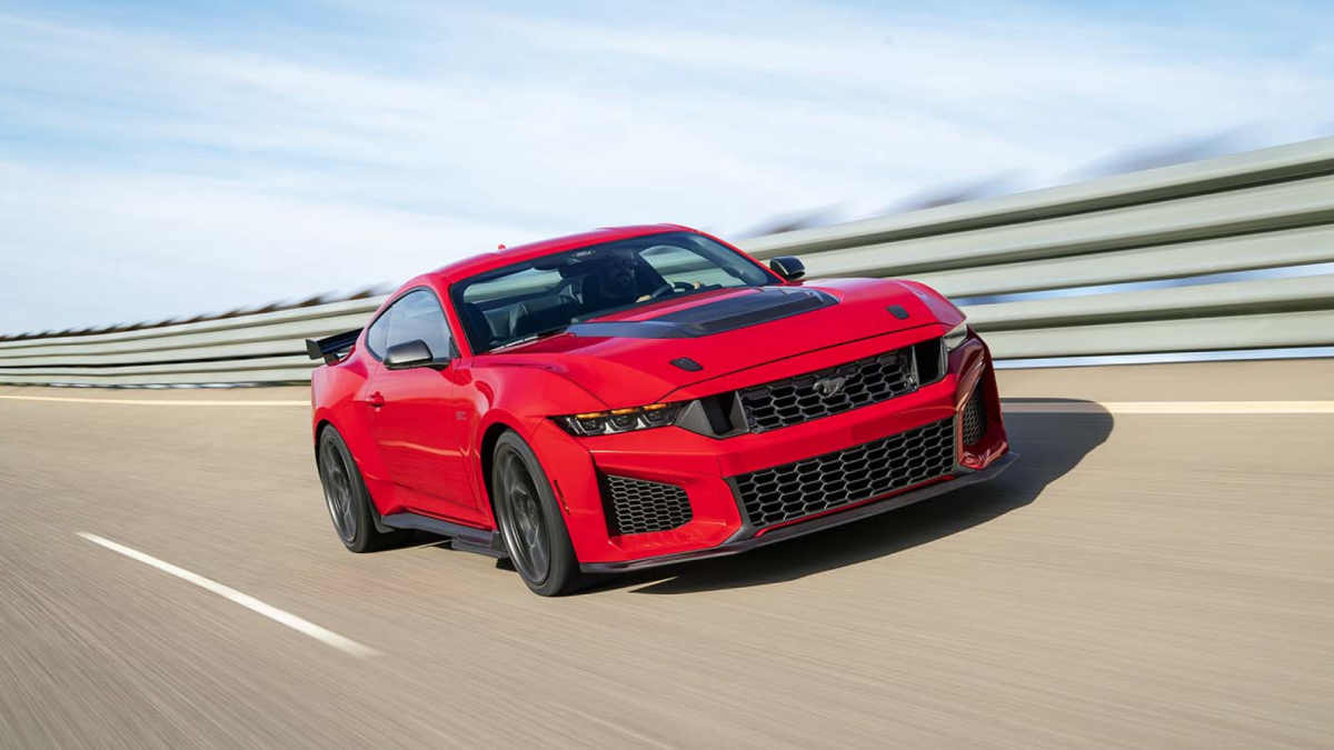  Equipado com motor V8 5.2 e transmissão de dupla embreagem, o carro chega para desafiar os esportivos premium europeus

