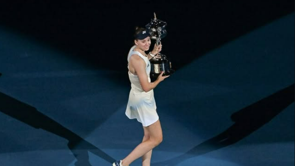 A tenista Elena Rybakina derrotou a líder do ranking mundial, Aryna Sabalenka, e sagrou-se campeã do Australian Open neste sábado, 31 de janeiro