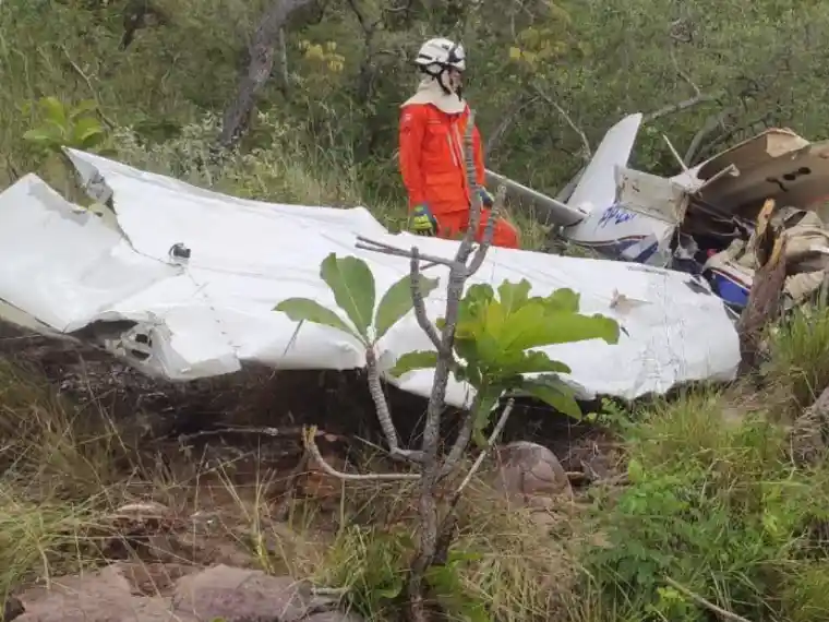 A aeronave caiu em uma área de vegetação fechada do aeródromo da Associação Barreirense de Aerodesportiva. 