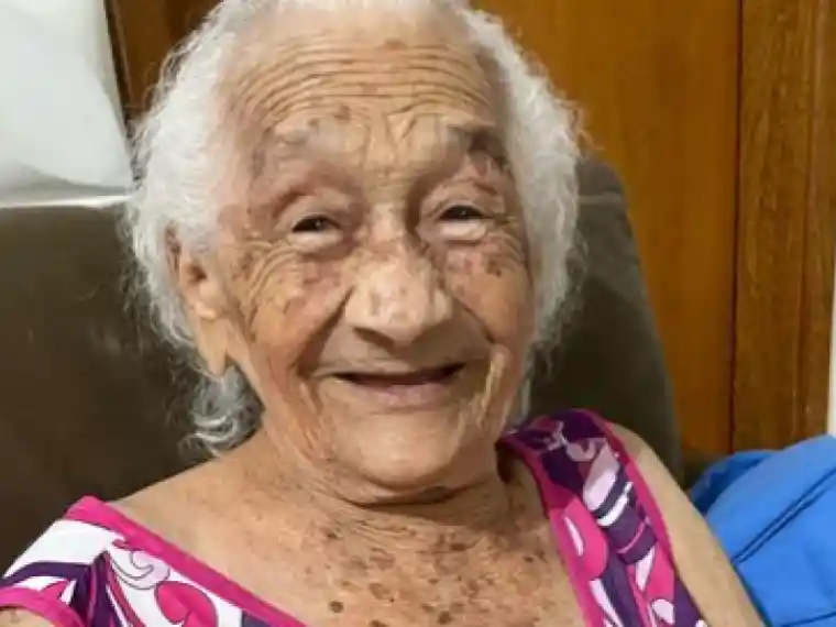 Dona Cícera, 103, disse que o segredo para passar dos 100 anos é ser feliz 