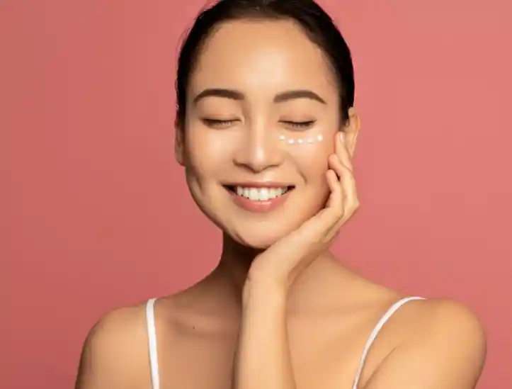 Alguns hábitos desempenham um papel crucial na formação e reparação do colágeno (Imagem: Beauty Agent Studio | Shutterstock) 