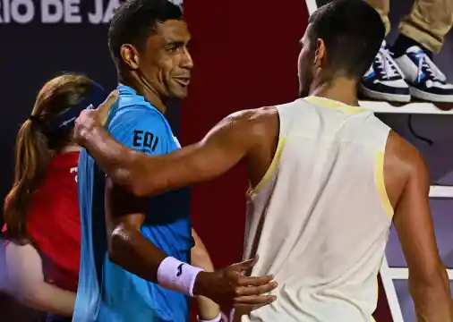 Alcaraz abandona jogo por lesão, e cearense Thiago Monteiro avança