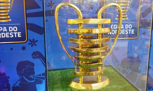 Taça da Copa do Nordeste em exposição