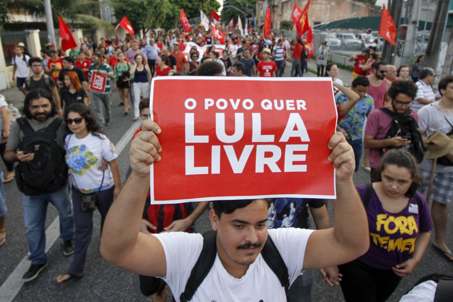 Resultado de imagem para o povo quer Lula livre
