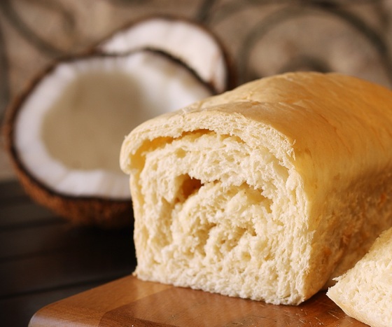 Tradicional, o pão de coco segue indispensável na mesa de Páscoa do brasileiro (Foto: Divulgação/Centerbox) 