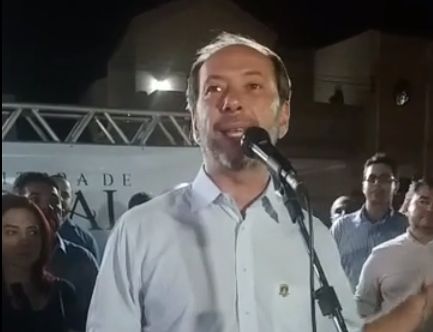 Ivo Gomes durante discurso em Sobral