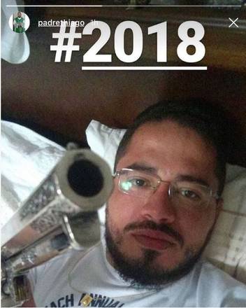Padre de Mato Grosso gera polêmica por postar foto com arma no 