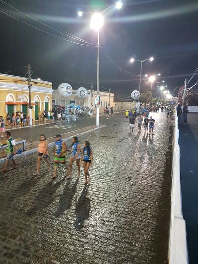 Local do desfile dos trios em Aracati esvaziado devido á chuva