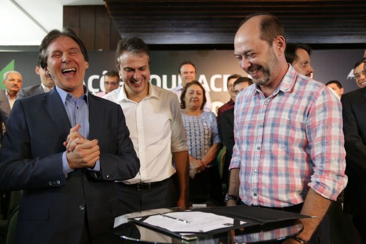 Eunício, Camilo Santana e Ivo Gomes estavam presentes no Palácio da Abolição